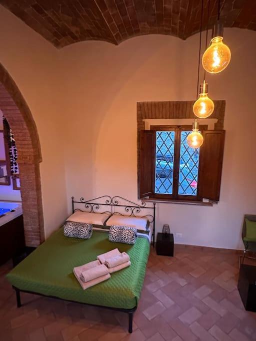 Relax Nella Jacuzzi In Toscana Колле-ди-Валь-д'Эльса Экстерьер фото