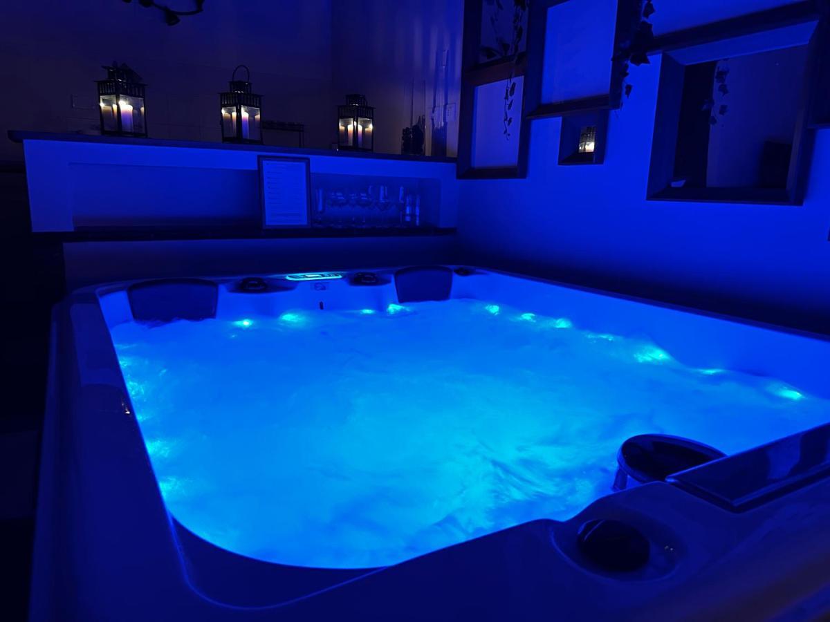 Relax Nella Jacuzzi In Toscana Колле-ди-Валь-д'Эльса Экстерьер фото
